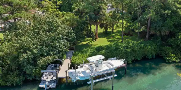 4916 SE MANATEE COVE Road