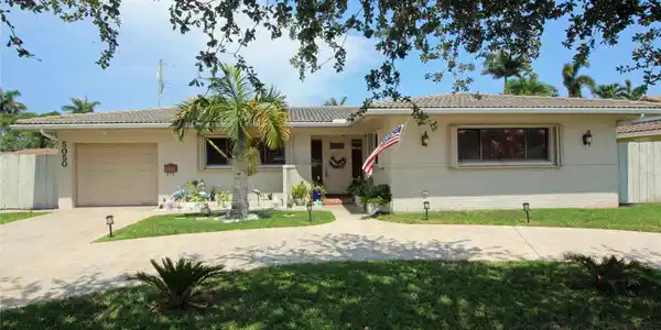5050 NE 23rd Ter
