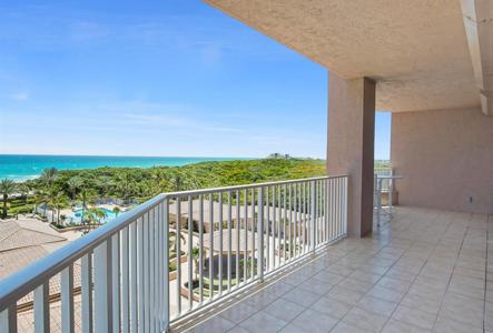 700 Ocean Royale Way