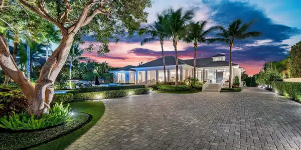 702 N Ocean Boulevard