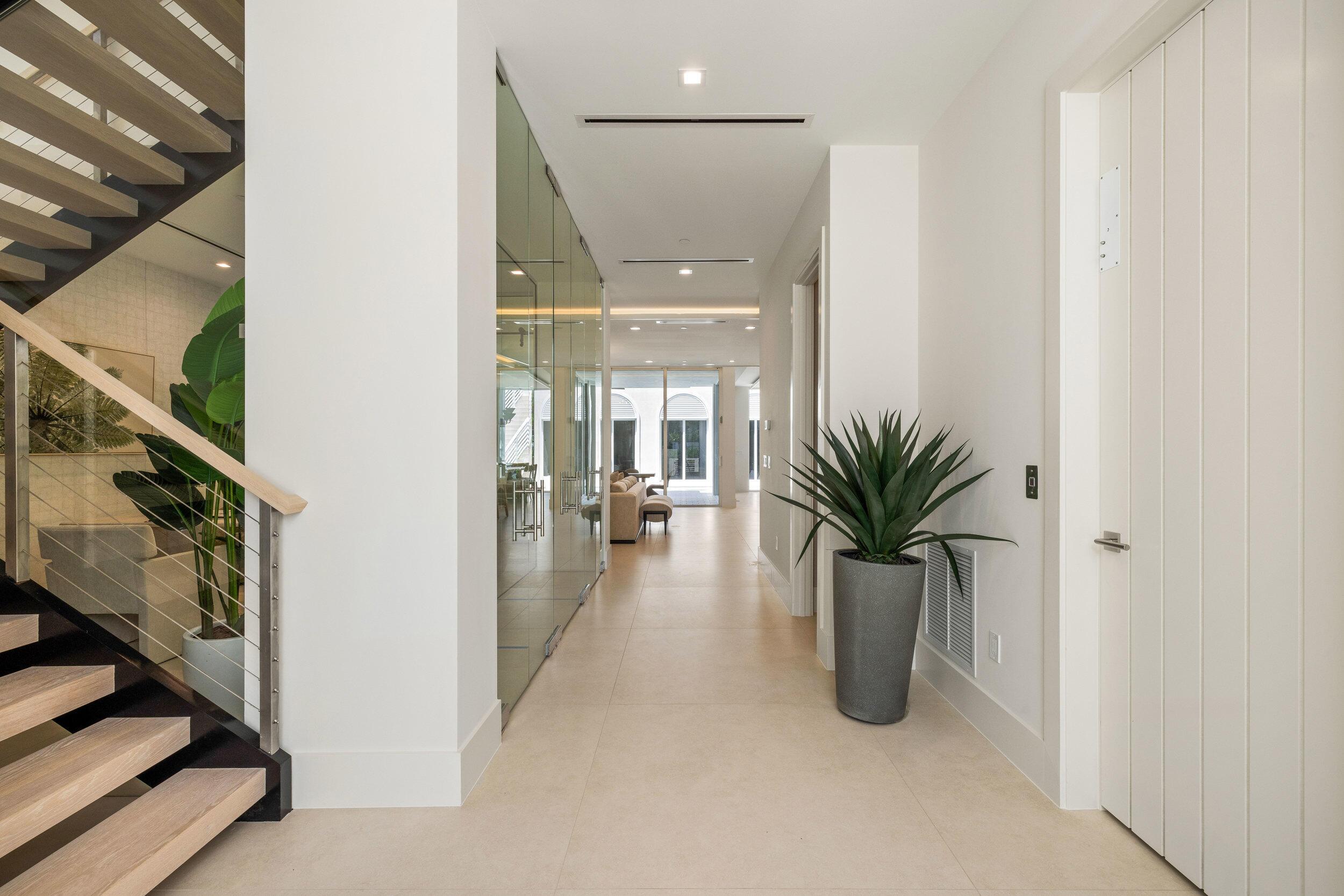 Image 3: Photos from 812 Palm Trail which is similar in des