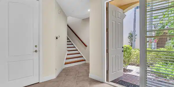 Image 3: Foyer