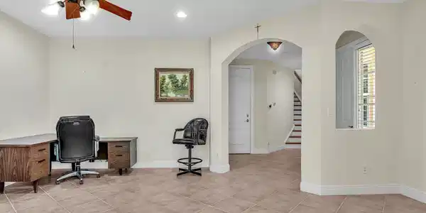 Image 4: First floor living area