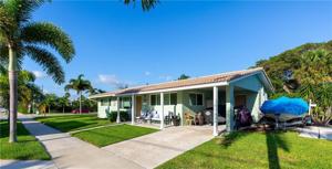2001 N Lakeside Dr