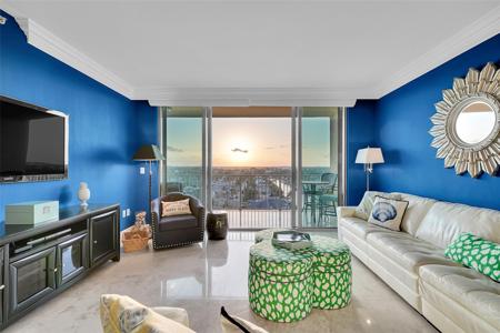 821 N Riverside Drive