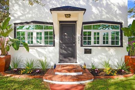 221 N Ocean Breeze
