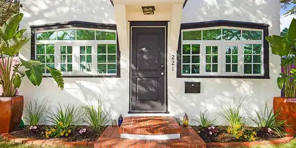221 N Ocean Breeze