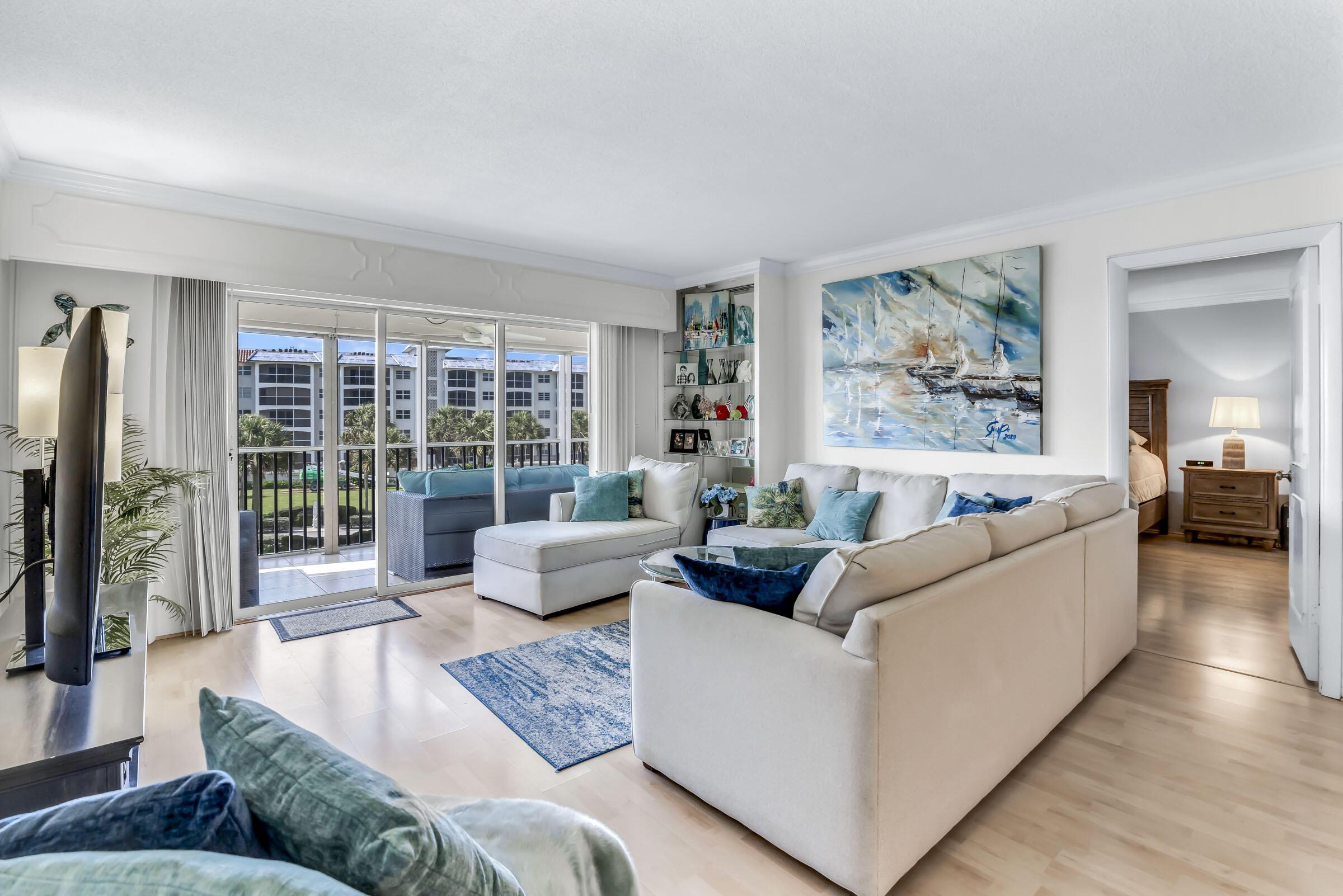 Image 4: Living Room 2