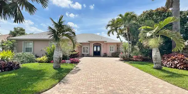 454 NW Sunflower Place