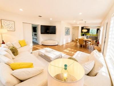 800 SE 11TH Court