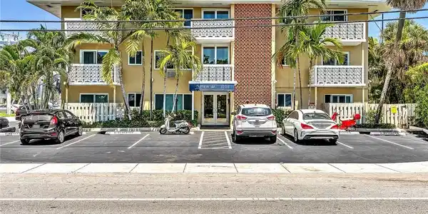 3220 Bayview Dr