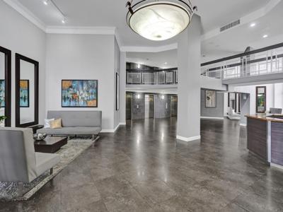 200 Leslie Dr