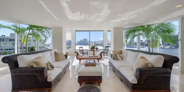 44 Cocoanut Row