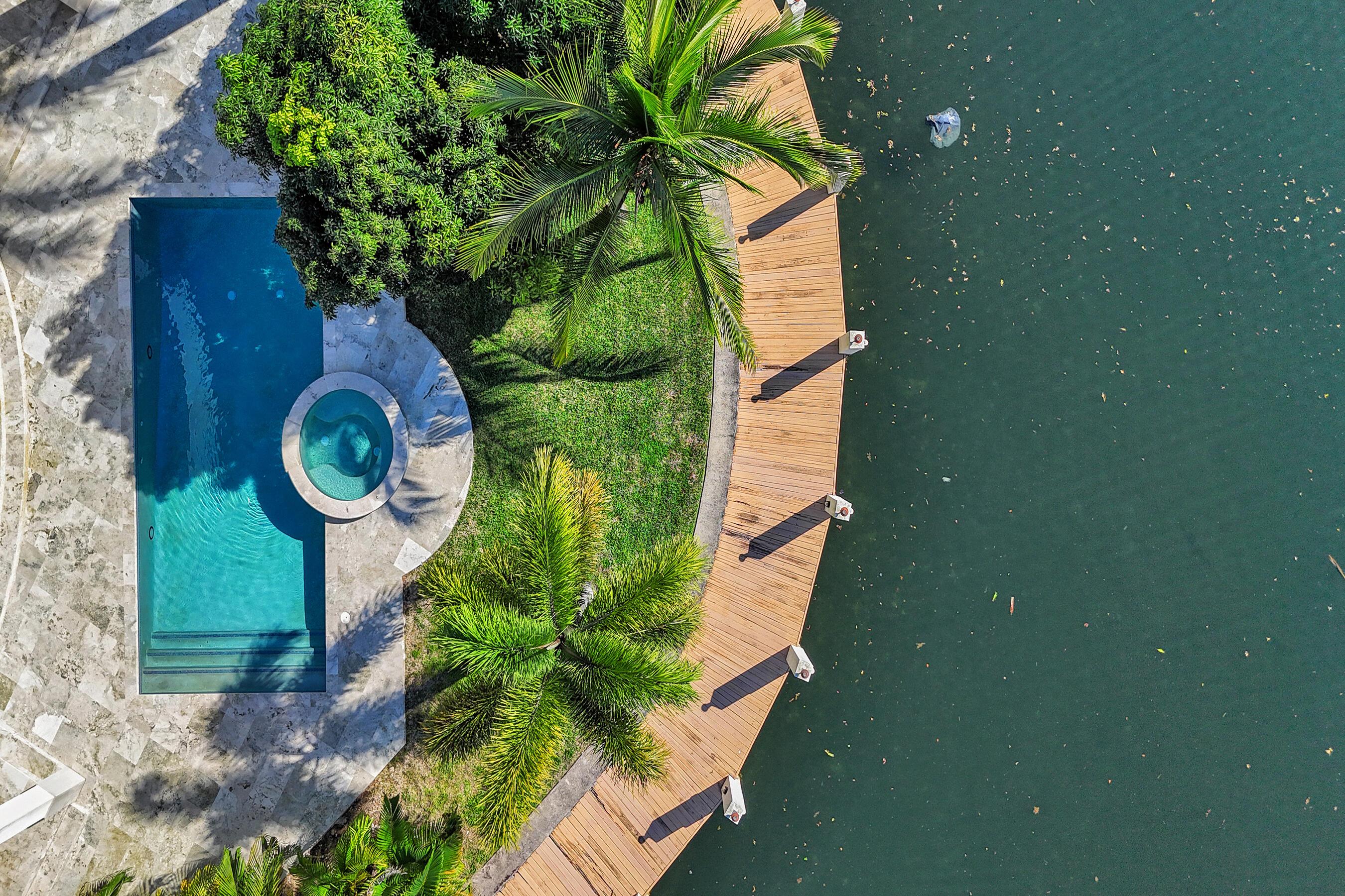 Image 3: Aerial Overview of Pool
