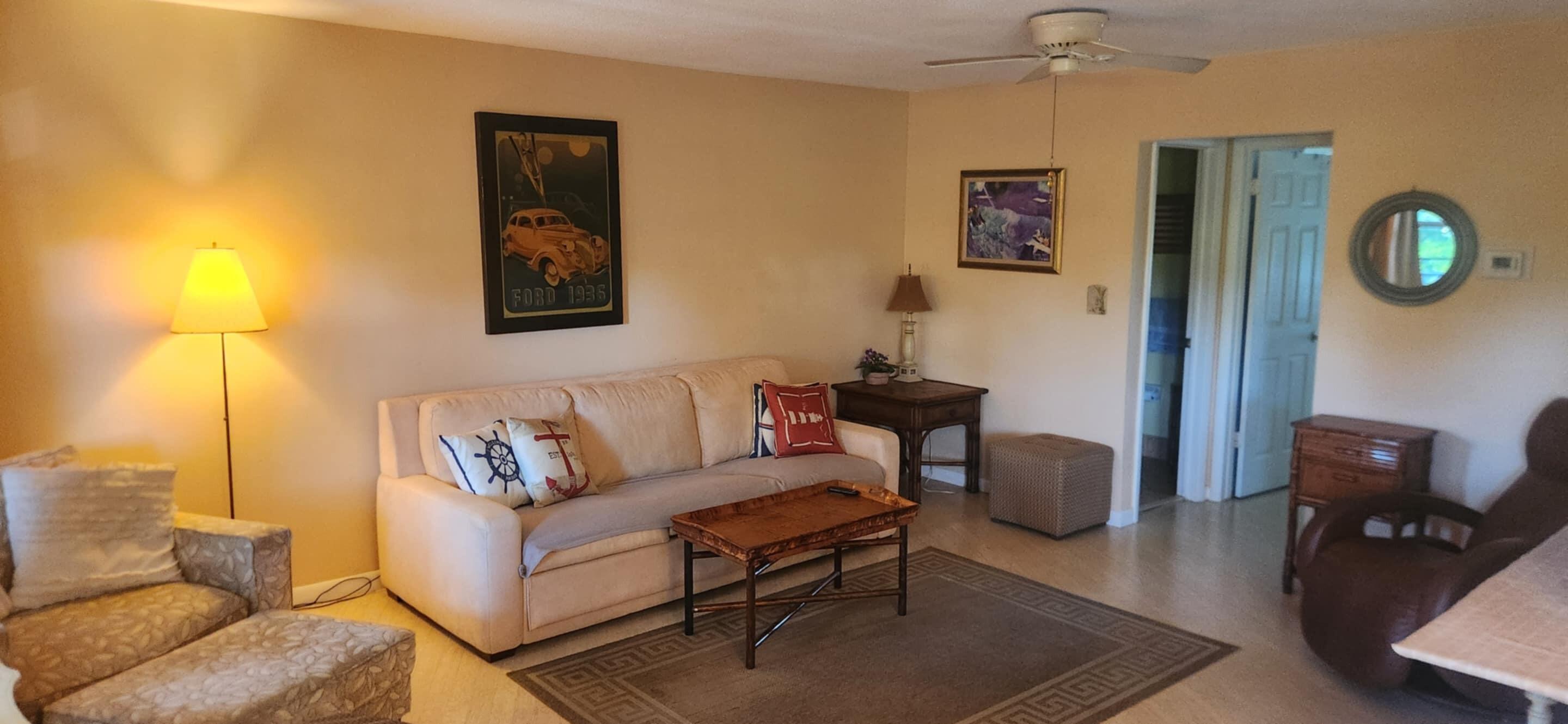 Image 4: Living Room