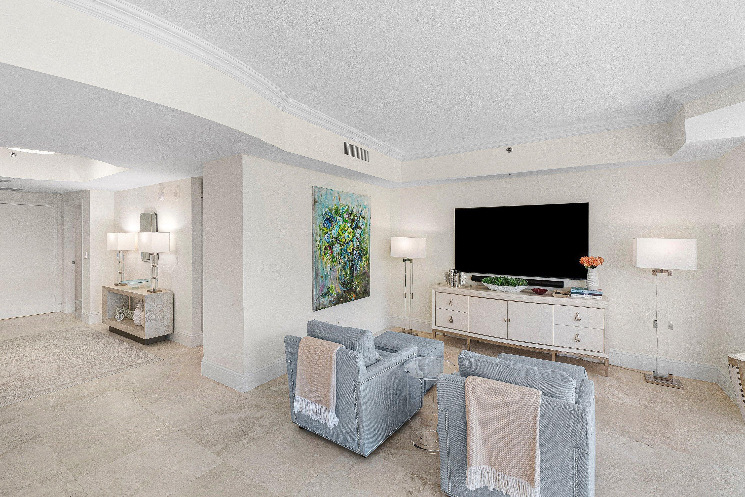 Image 4: INVITING TELEVISION AREA