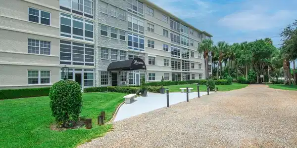 2333 Indian River Blvd