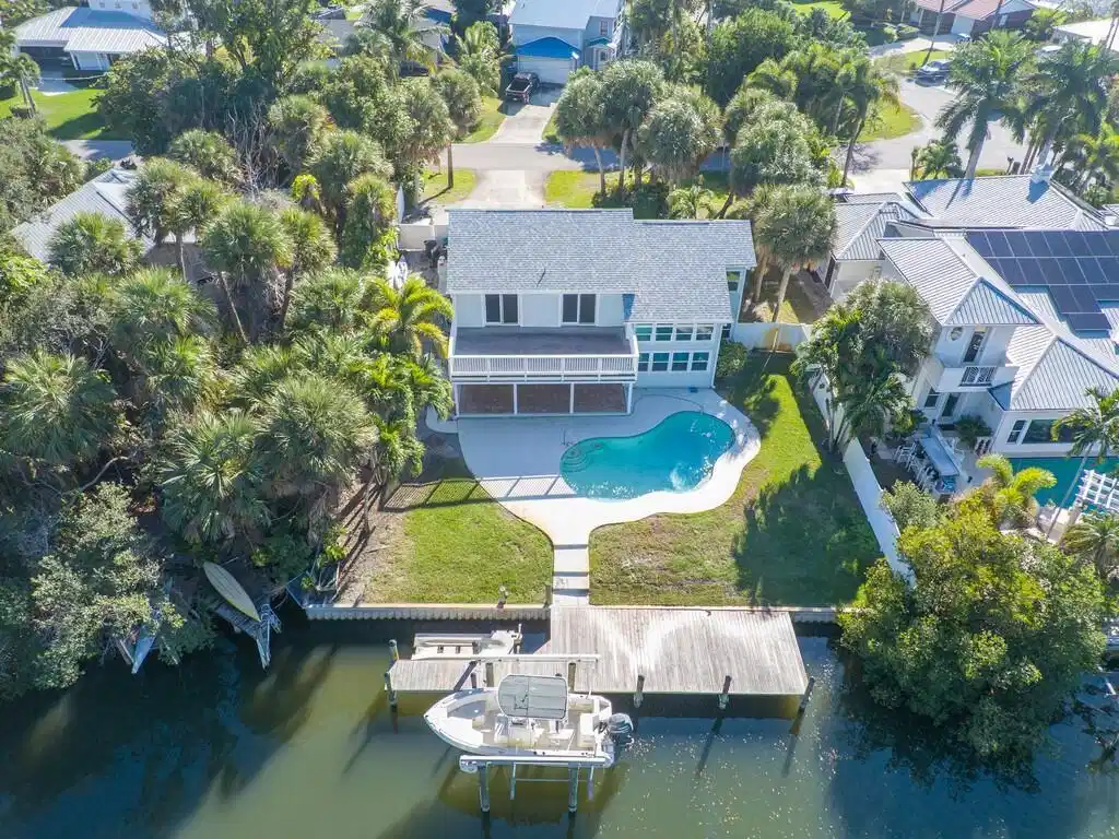 Image 1: 721 Shore Dr