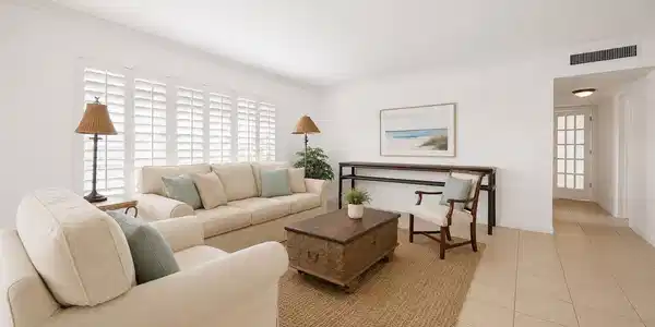 Image 3: Living room 2 (3)