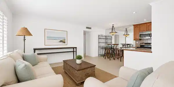 Image 4: Living room overview