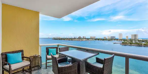 Image 2: Stunning Intracoastal Views