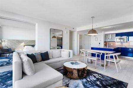 3101 Bayshore