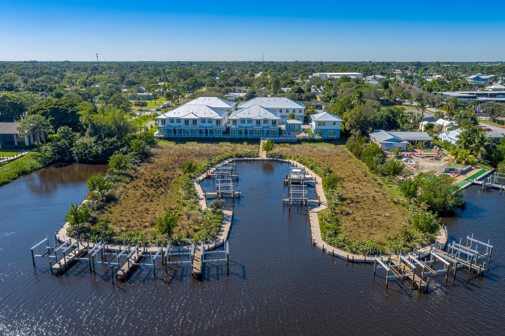 Image 2: Manatee Isles