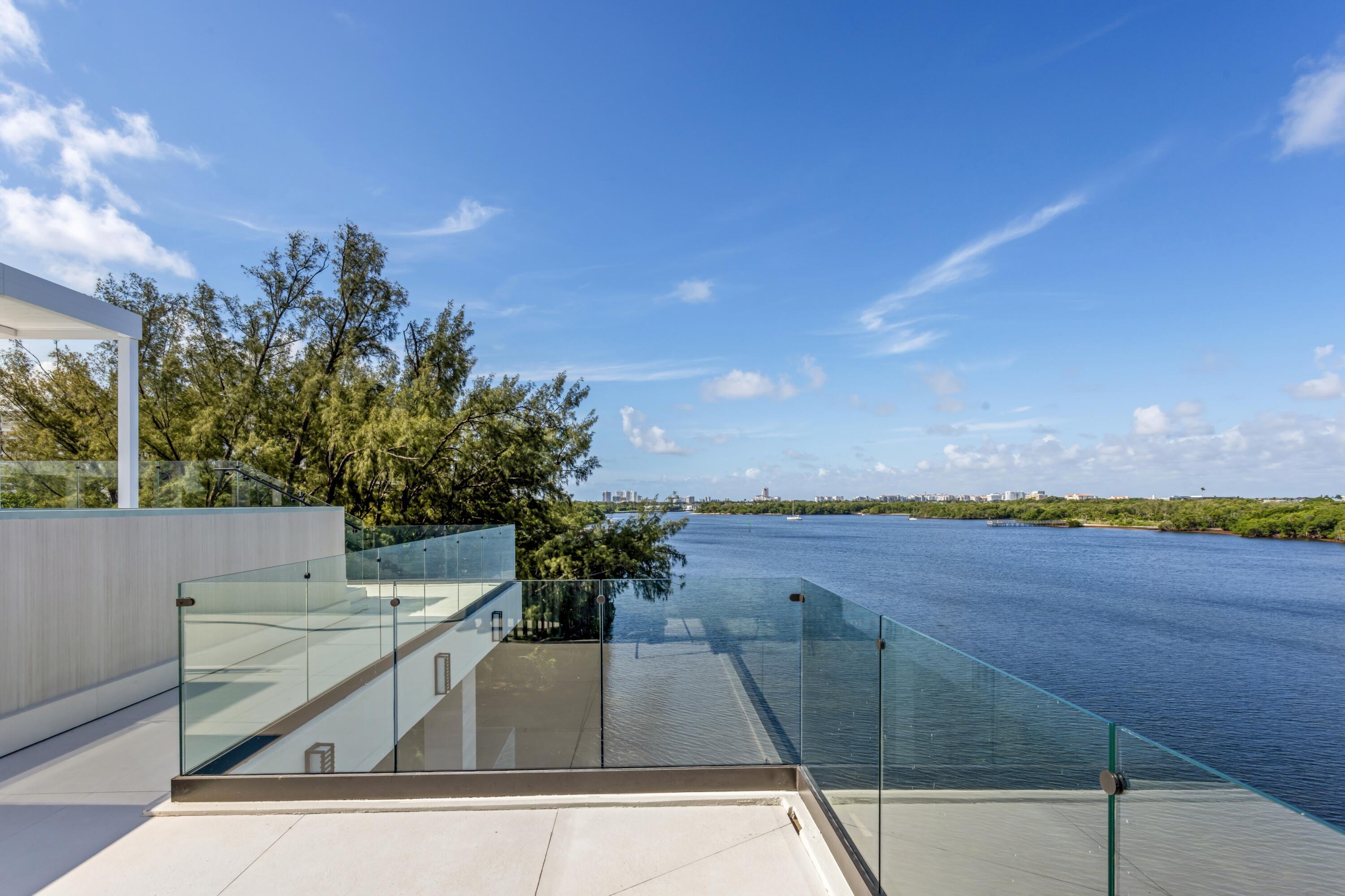 Image 2: PRIVATE ROOFTOP VIEW