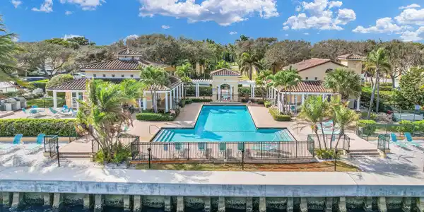 Image 4: 1030 Lake Shore Dr 103 West Palm Beach -
