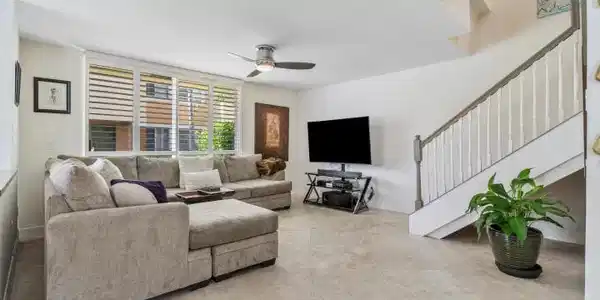 Image 4: 123 102 sofa 2