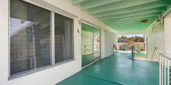 Image 2: entrance B4