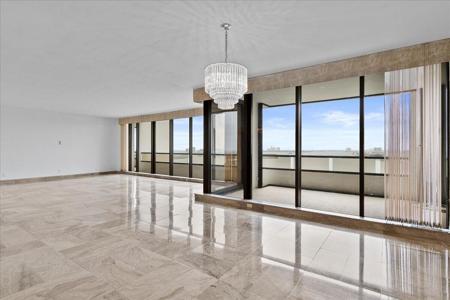 100 Lakeshore Drive