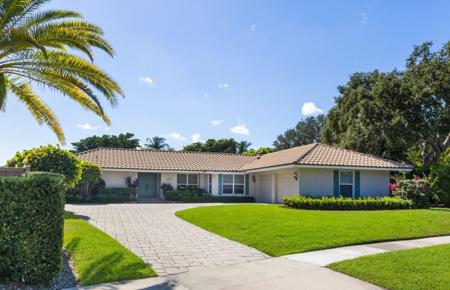 643 Lakeside Court