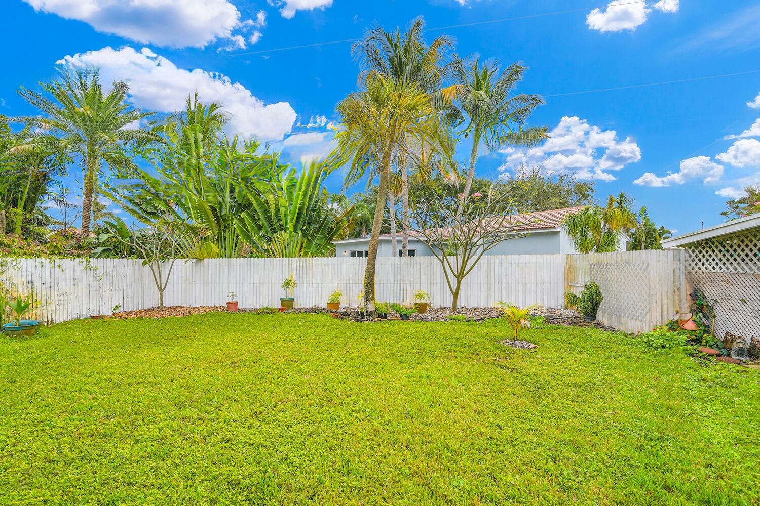 Image 4: Current Private Fenced Yard