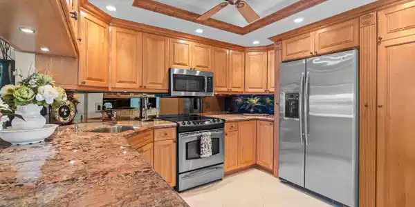 Image 4: Kitchen Angle 1