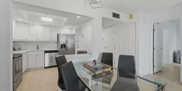 Image 4: Dining Kitchen