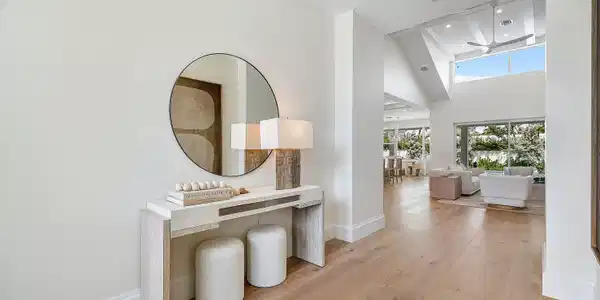 Image 3: Foyer