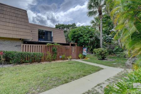 5986 SE Riverboat Drive