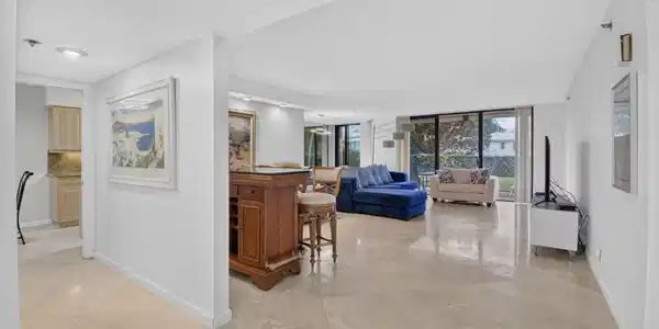 Image 3: Living Area
