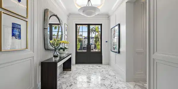 Image 3: Foyer