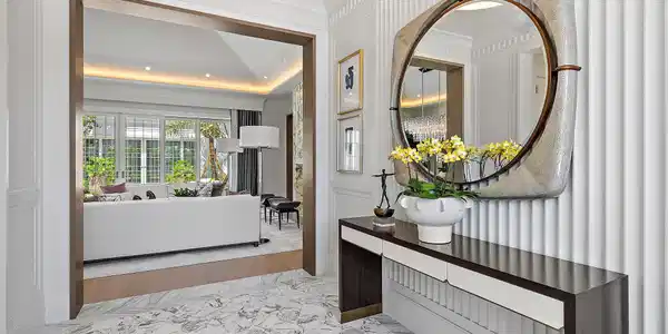 Image 4: Foyer