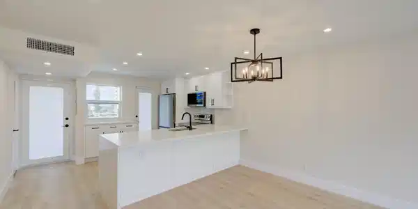 Image 4: Dining Area