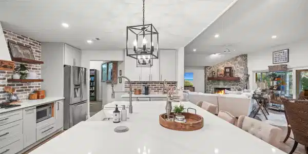 2392 SW Racquet Club Drive