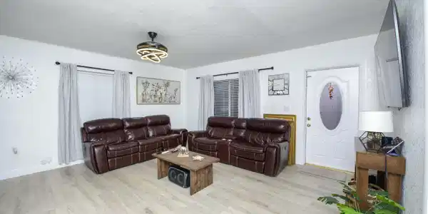 Image 4: 2- Living room (1)