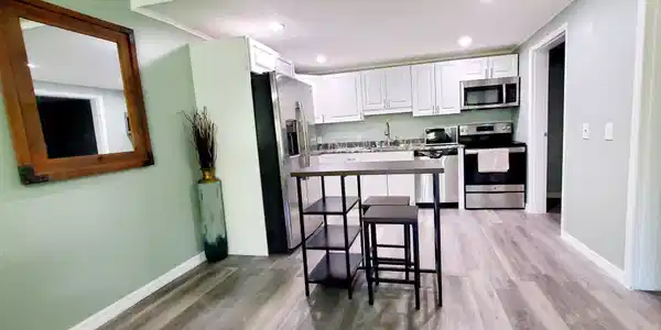 530 N 7th Place