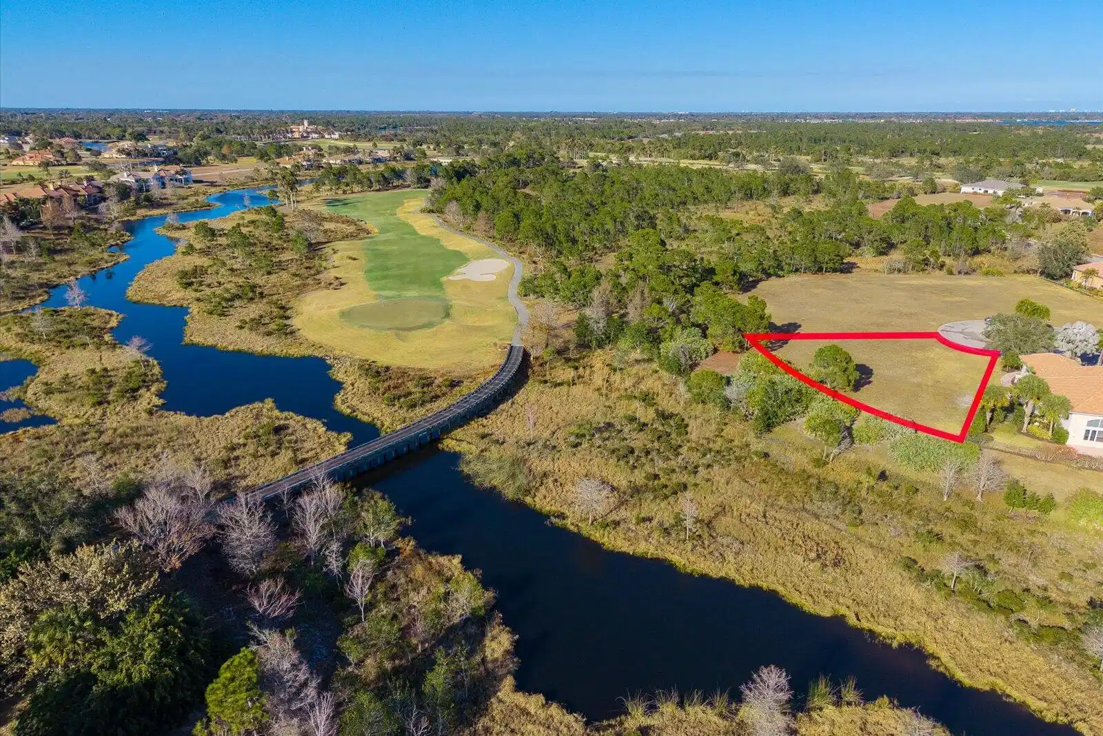Image 1: Superior location and size.