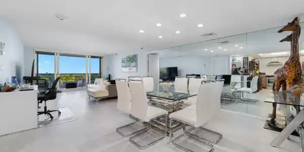 Image 2: Living room