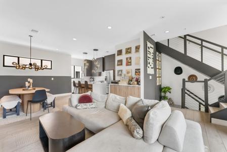 835 NE 17th Ter