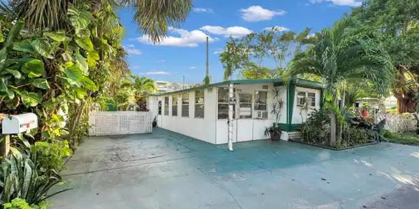 2078 NE 135th Lane