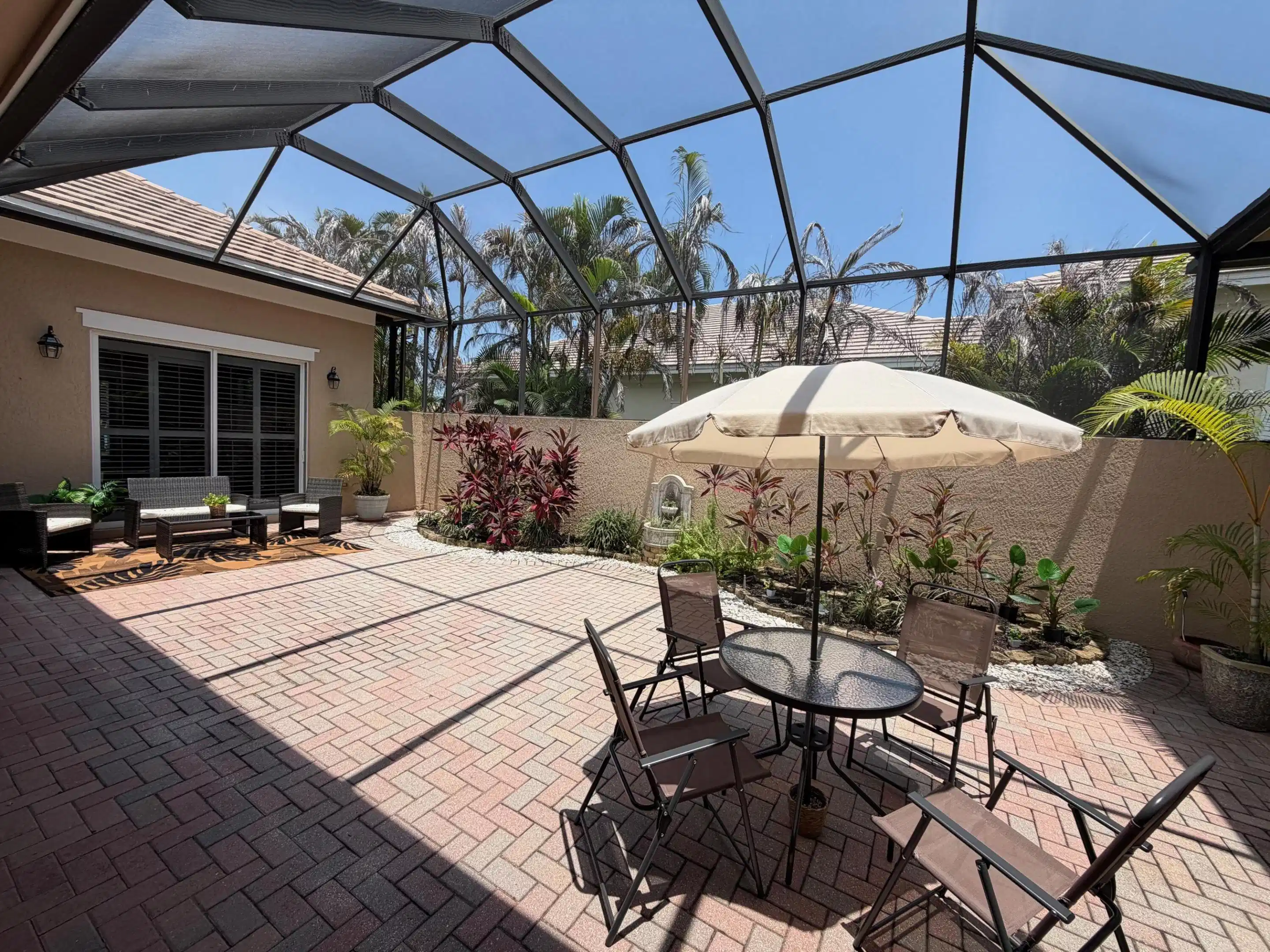 Image 1: INVITING COURTYARD TO ENJOY WITH FRIENDS AND FAMIL